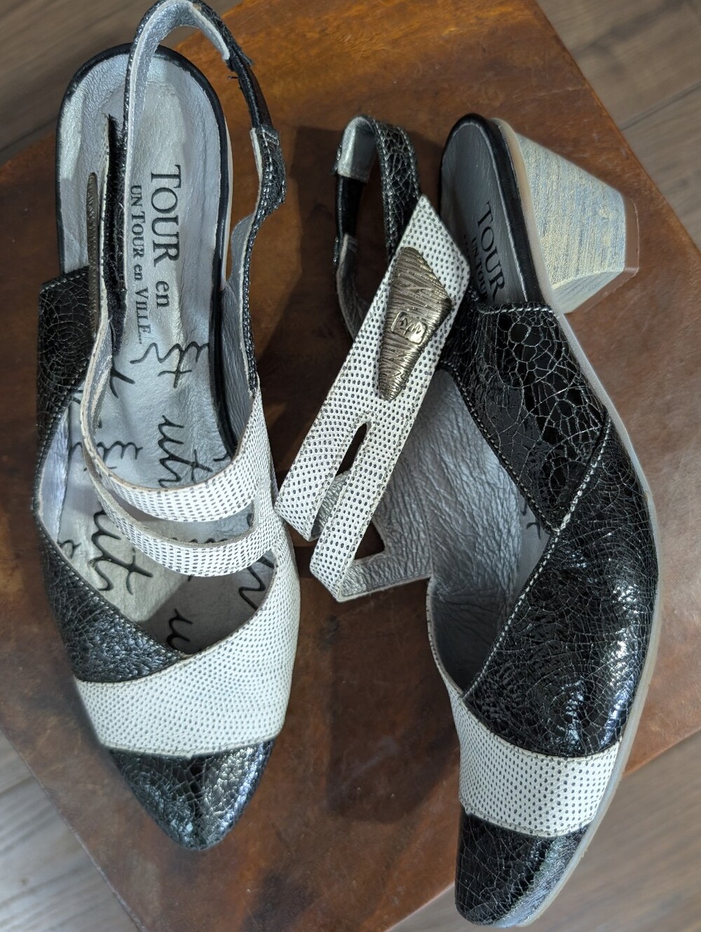 Un Tour En Ville Peel Sandals